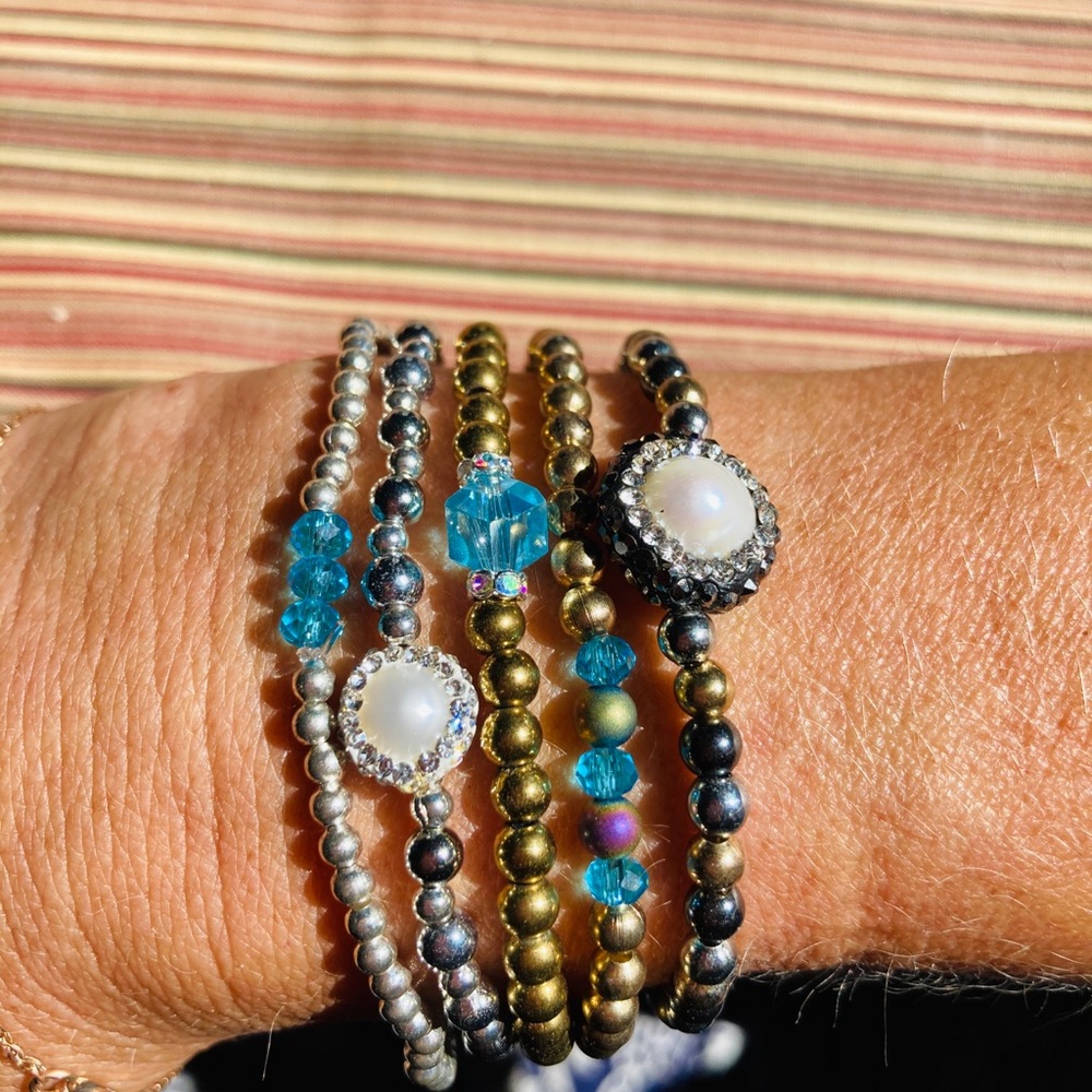 5 Stackable Trendy Beaded Metallic Bracelets With… - image 1